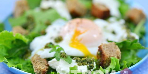 салат с яйцом