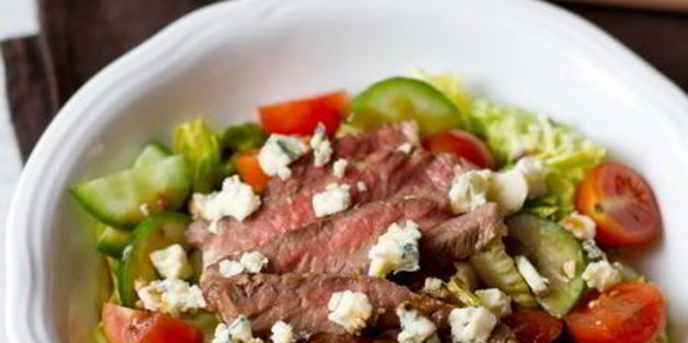 салат со стейком и медово-бальзамической заправкой