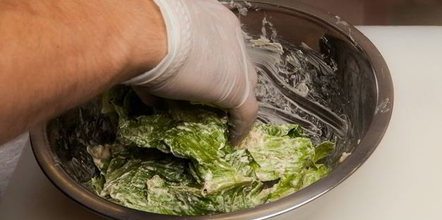 салат цезарь с креветками