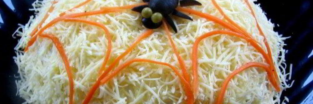 Слоеный салат Паутинка с курицей