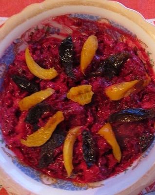 Свекольный салат с курагой и черносливом