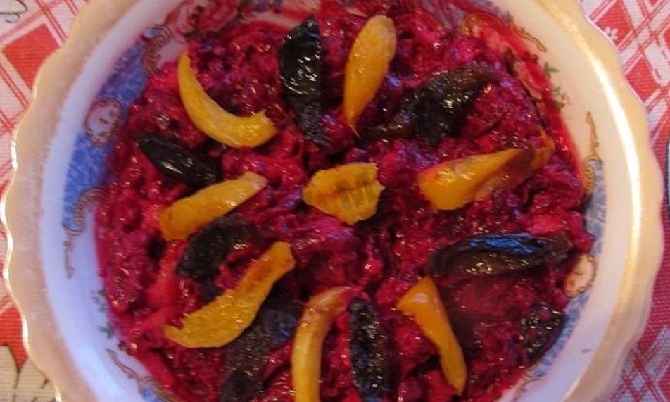 Рецепт свекольный салат с курагой и черносливом