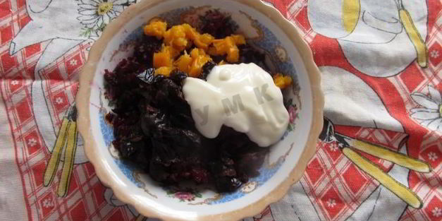 свекольный салат с курагой и черносливом