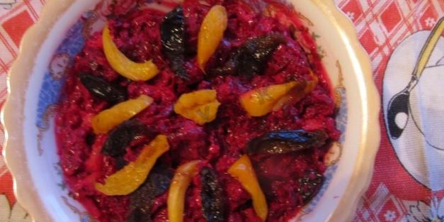 свекольный салат с курагой и черносливом