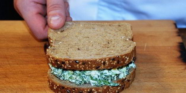 сэндвич с яичным салатом