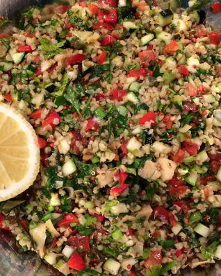 Табуле из киноа с булгуром и маринованными артишоками