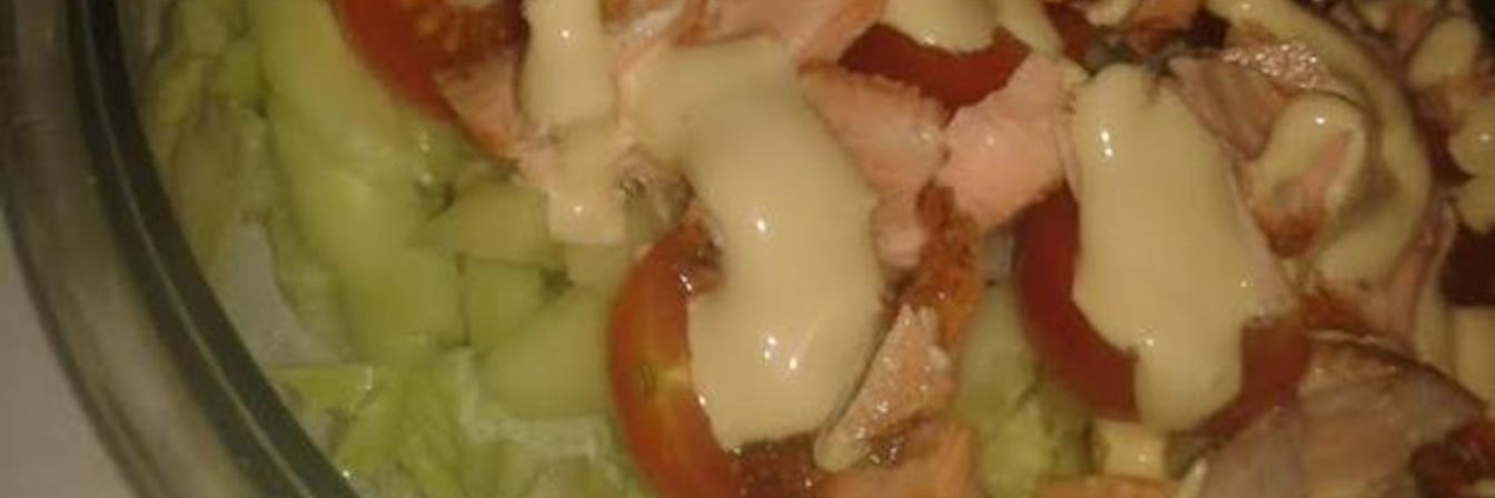 Теплый салат с красной рыбой