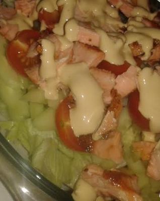 Теплый салат с красной рыбой