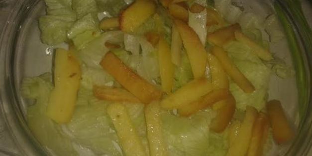 теплый салат с красной рыбой