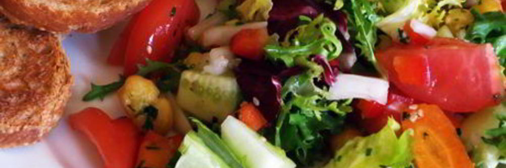 Теплый салат с нутом