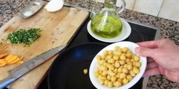 теплый салат с нутом