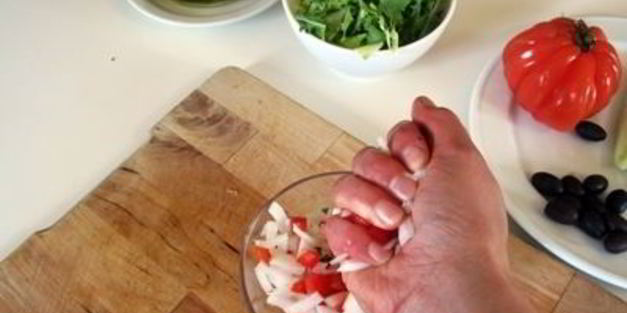 теплый салат с нутом