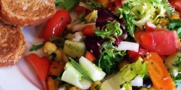 теплый салат с нутом