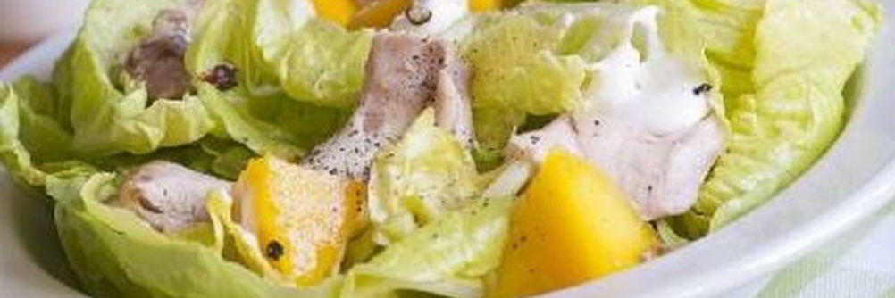 Тропический салат с курицей