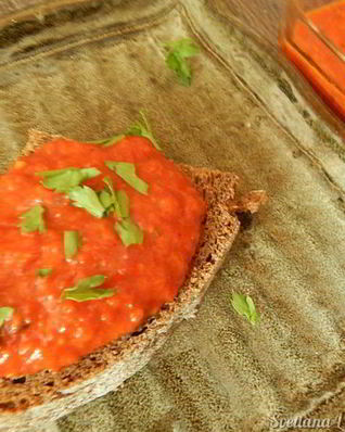 Дип из запеченных перцев и томатов