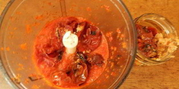 дип из запеченных перцев и томатов