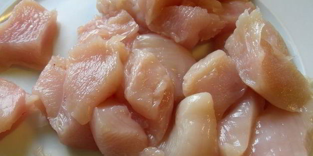 куриные шашлычки с беконом и черносливом