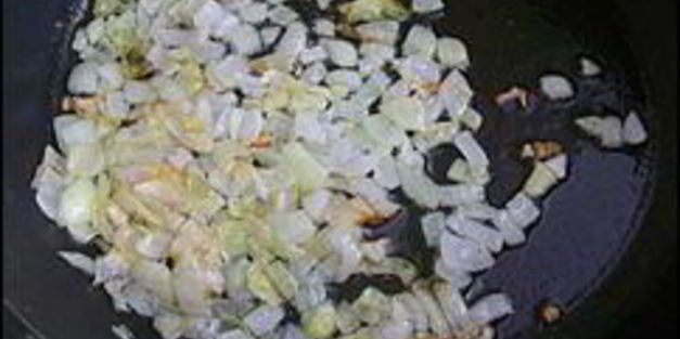 сливочный соус из сметаны, лука, чеснока и зелени