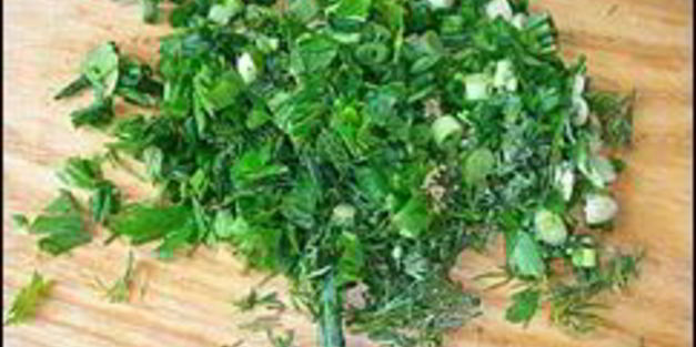 сливочный соус из сметаны, лука, чеснока и зелени