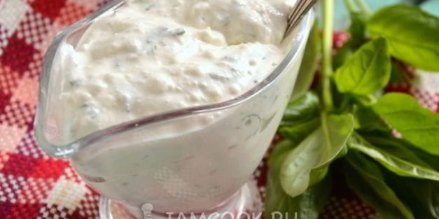 сметанный соус с брынзой и базиликом