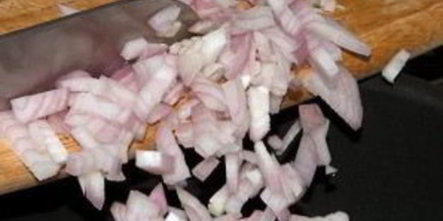 соус для рыбы из вина, масла и каперсов