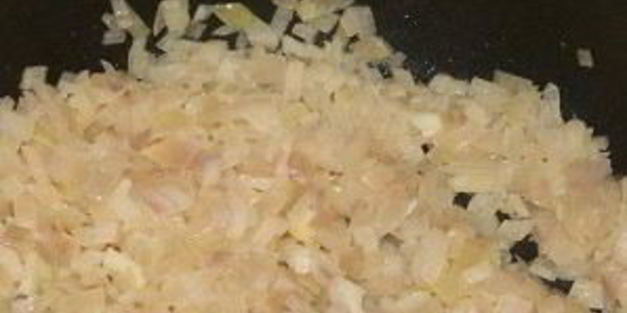 соус для рыбы из вина, масла и каперсов