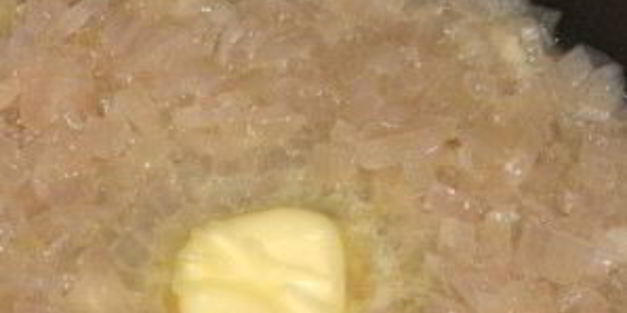 соус для рыбы из вина, масла и каперсов