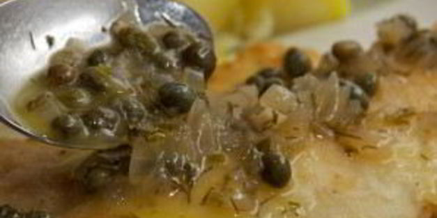 соус для рыбы из вина, масла и каперсов