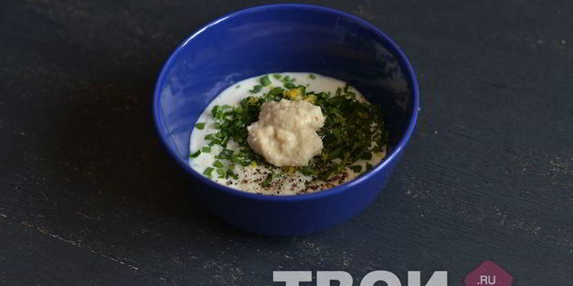 соус из йогурта с зеленью и хреном