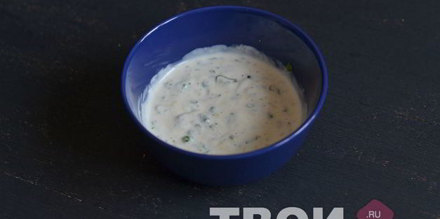 соус из йогурта с зеленью и хреном