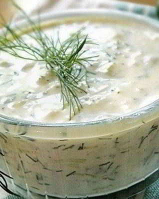 Соус Цацики из йогурта с огурцом