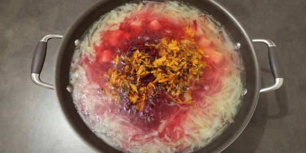 борщ на курином бульоне и сале