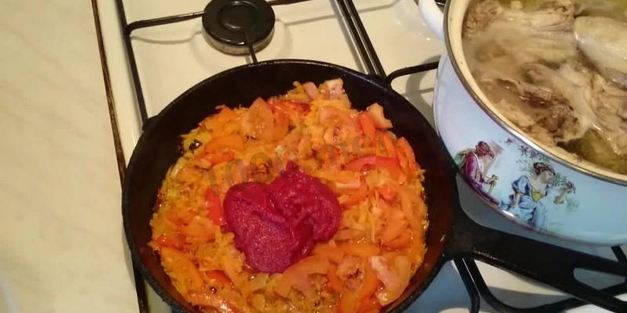 борщ на курином бульоне с отварной свеклой