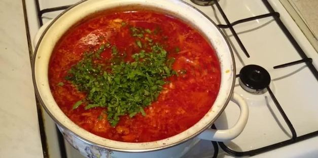 борщ на курином бульоне с отварной свеклой