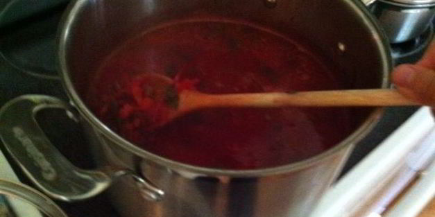 борщ с грибами и свекольной ботвой