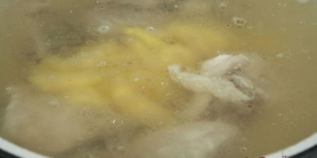 борщ с шампиньонами на куриных окорочках