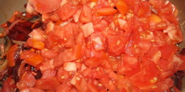 борщ с шампиньонами на куриных окорочках