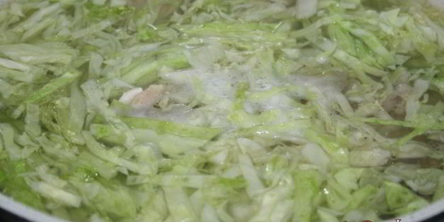 борщ с шампиньонами на куриных окорочках