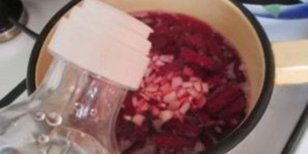 борщ с тушенкой