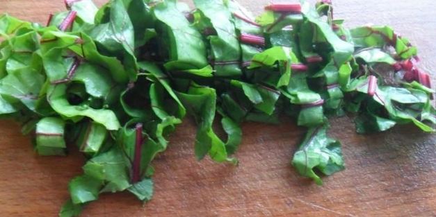 борщ со свекольной ботвой в мультиварке