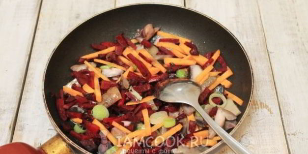 постный борщ с грибами и фасолью