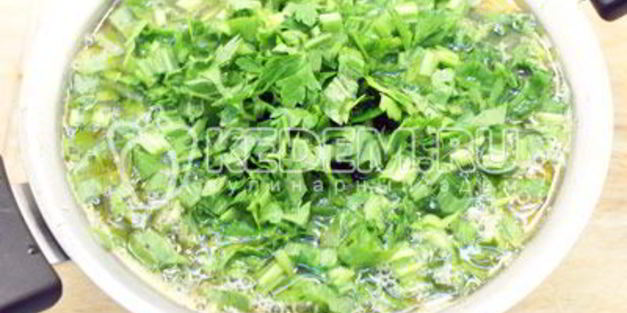 зеленый борщ с щавелем и черемшой