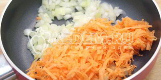 зеленый борщ с щавелем и черемшой