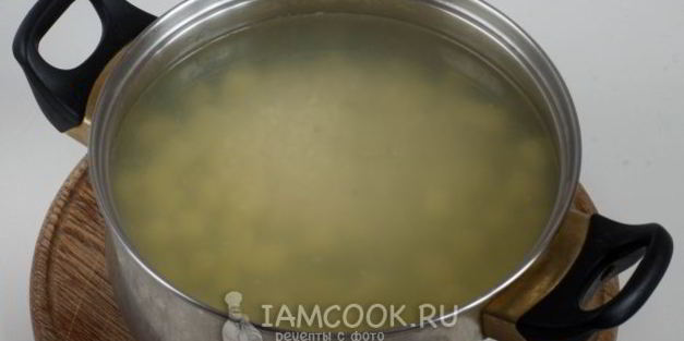 зеленый борщ со щавелем и адыгейским сыром