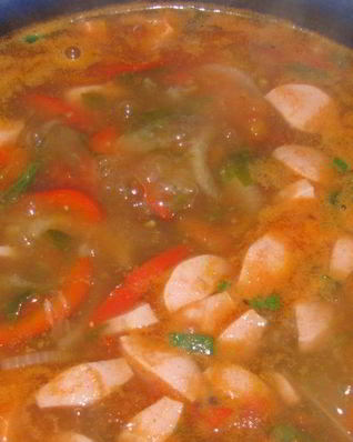 Зеленый борщ со щавелем и крапивой