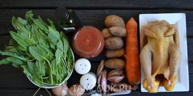 зеленый борщ со щавелем и яйцом