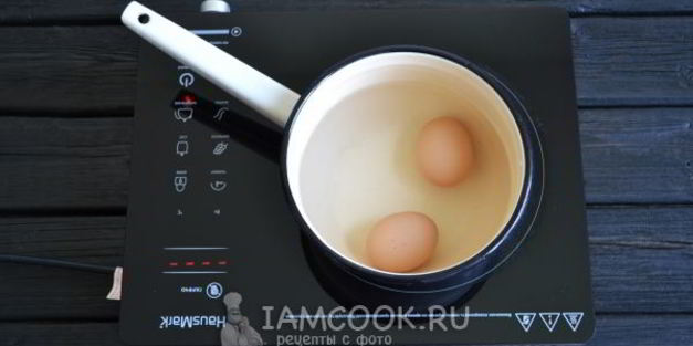 зеленый борщ со щавелем и яйцом