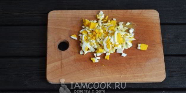 зеленый борщ со щавелем и яйцом