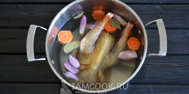 зеленый борщ со щавелем и яйцом