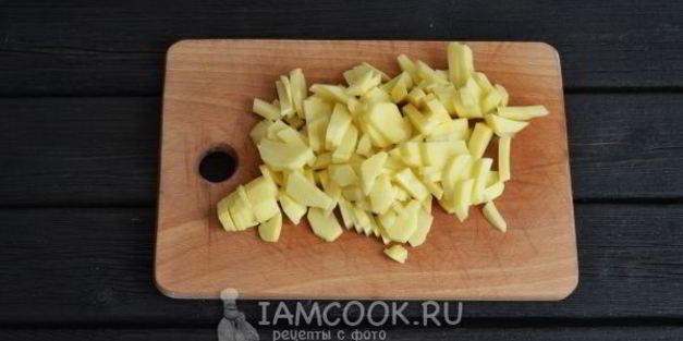 зеленый борщ со щавелем и яйцом